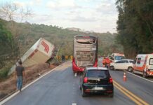 Acidente deixa quatro feridos após colisão entre carro e carreta na BR-381, em São Gonçalo