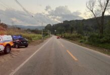 Motorista é preso após acidente com motocicleta da PM em Itabira