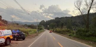 Motorista é preso após acidente com motocicleta da PM em Itabira