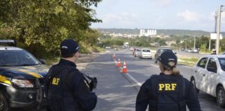 PRF aborda motorista após fuga e direção perigosa na BR-381