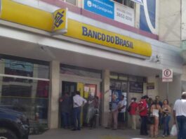 Bancários aprovam renovação de acordo em bancos privados e BB; Caixa decide entrar em greve