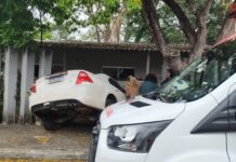 Carro sai da pista e atinge muro da Amepi em João Monlevade