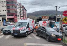 Idosos são atingidos por carro enquanto atravessavam faixa de pedestres em João Monlevade
