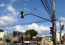 Semáforo da Wilson Alvarenga com Duque de Caxias volta a funcionar após manutenção